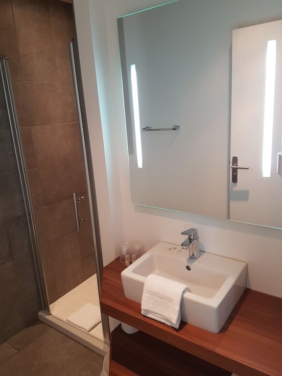 Фото Hôtel Mary’s - Caen Centre Gare Sncf