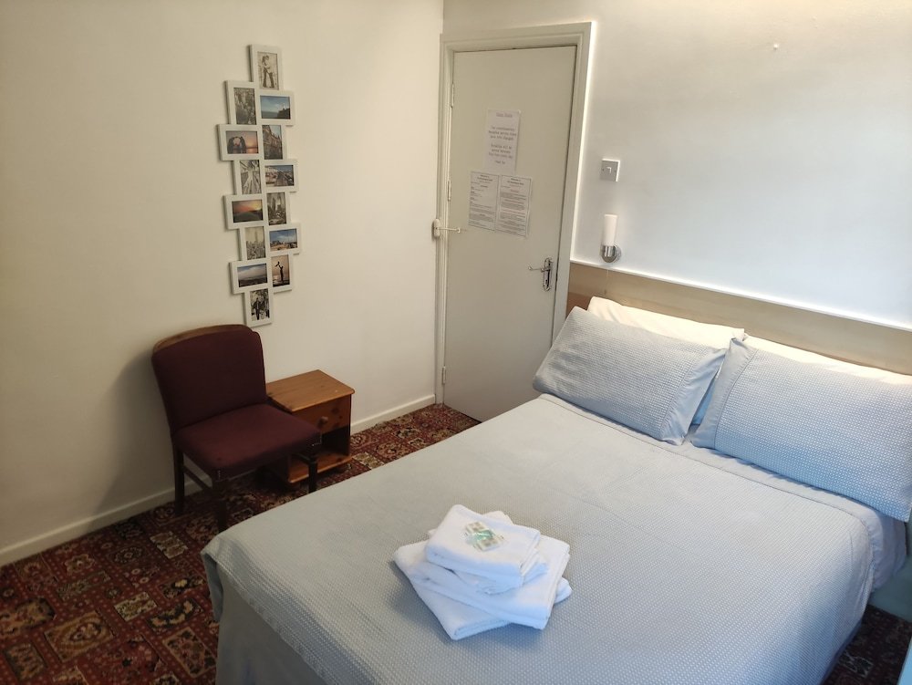 Фото The Brentwood Hotel