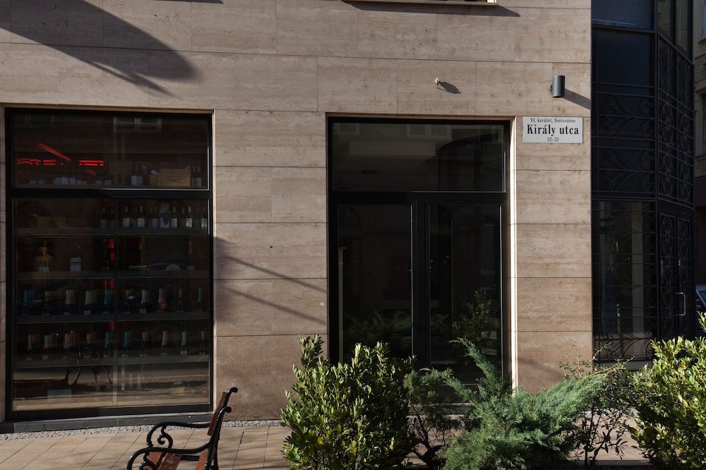 Фото Town Hall Apartments