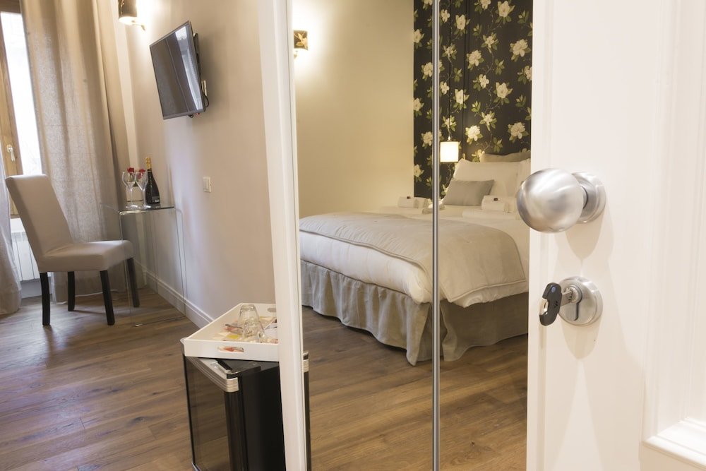 Фото Mario de' Fiori 37 Luxury Suites