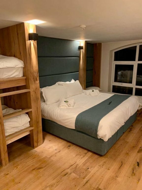 Hotel The World Famous Tan Hill Inn, North Yorkshire County, photo