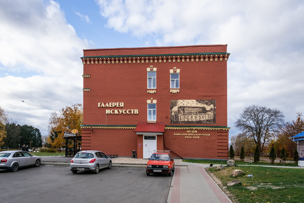 Landmark, attraction Красные казармы, Beryoza, photo