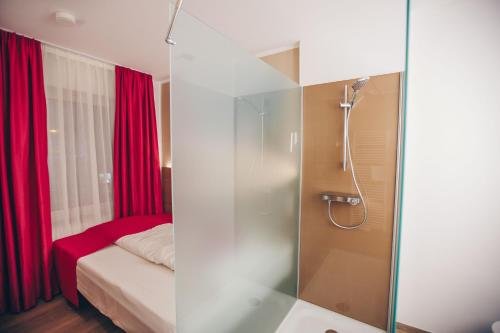 Фото Hotel Luckys Inn GmbH