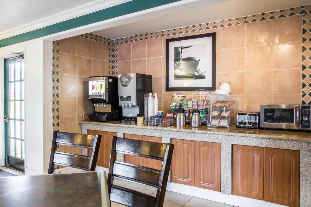 Фото Americas Best Value Inn Denver