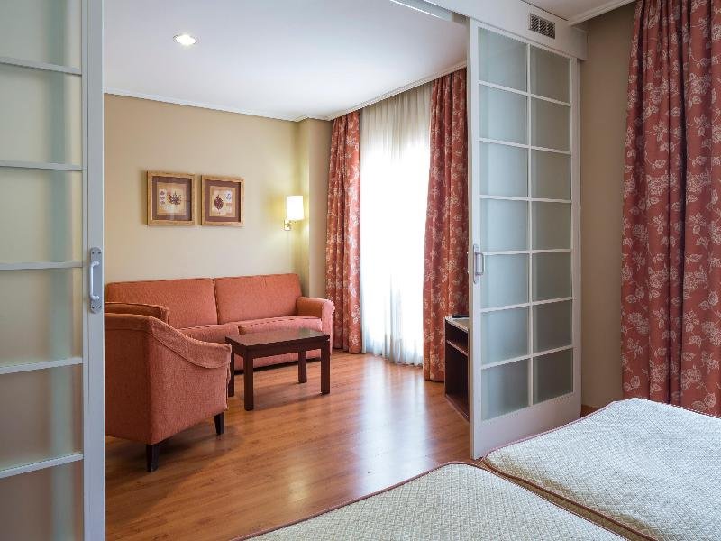 Фото Hotel Ilunion Alcora Sevilla