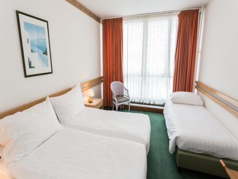 Фото Drake Longchamp