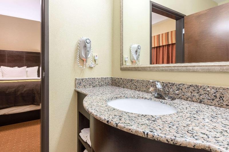 Фото Comfort Inn & Suites Scott-West Lafayette