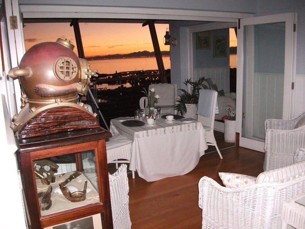 Фото A Boat House