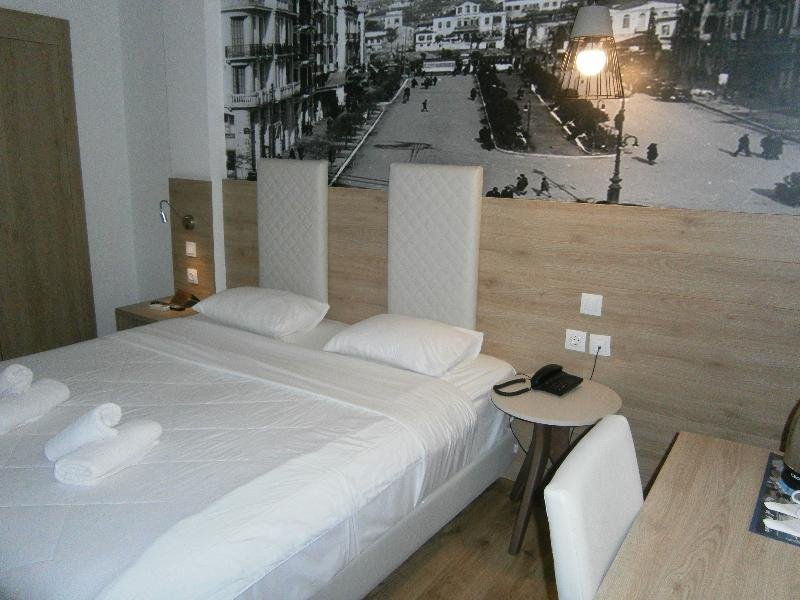 Фото Metropolitan Hotel