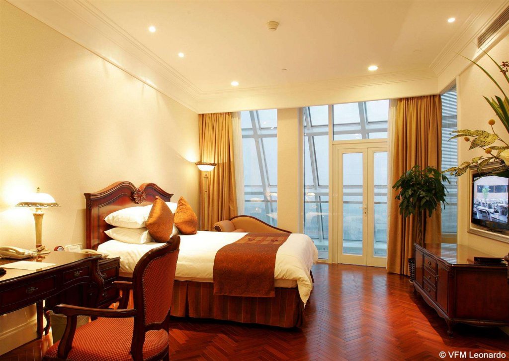 Фото Oriental Riverside Bund View Hotel