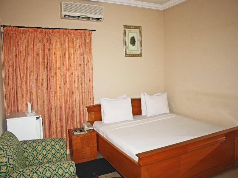 Фото Eastgate Hotel