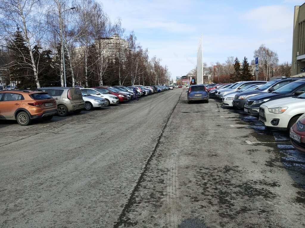موقف السيارات Автомобильная парковка ، بينزا، صورة