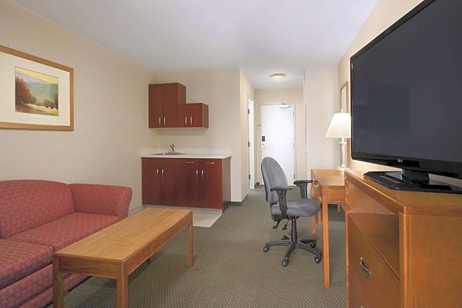 Фото Days Inn by Wyndham Edmonton South