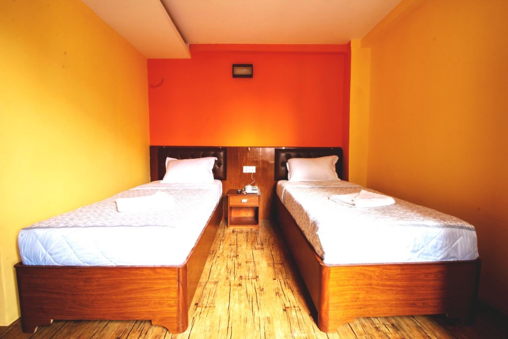 Фото Everest Holiday Inn