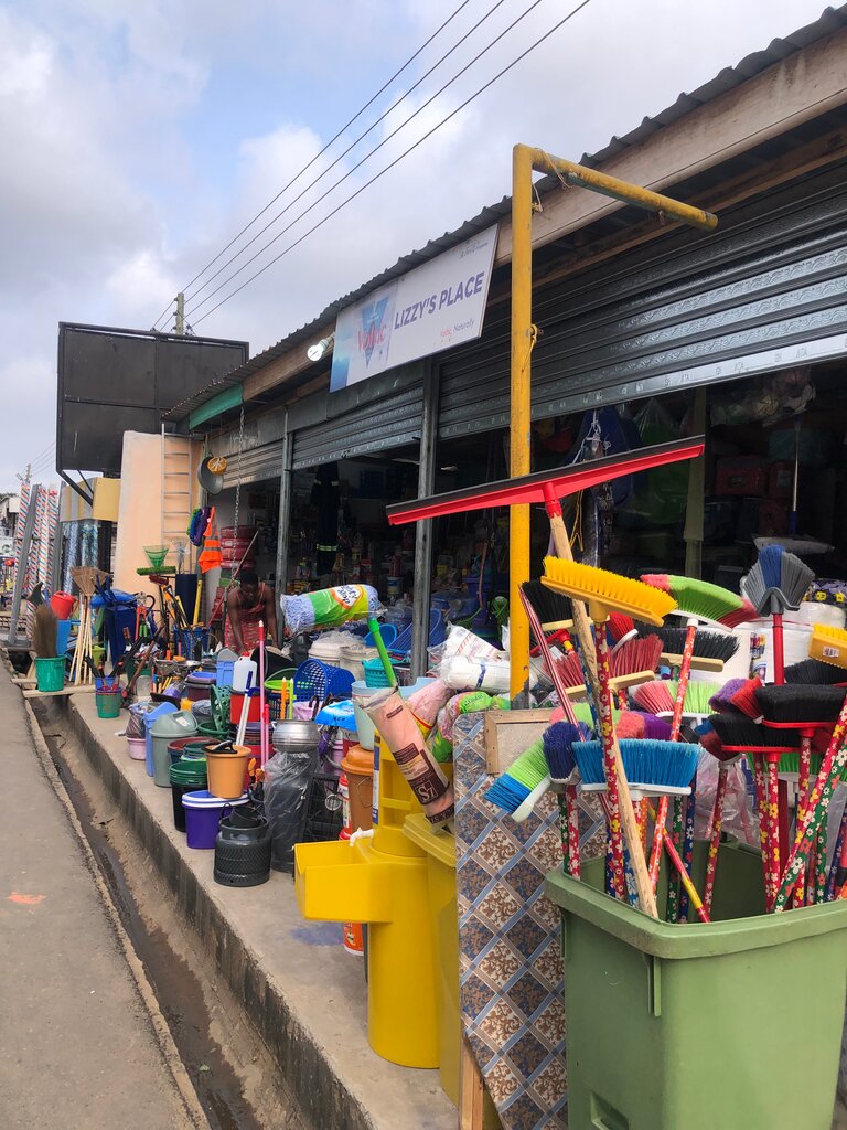 Construction tools Lizzy’s Place, Accra, photo