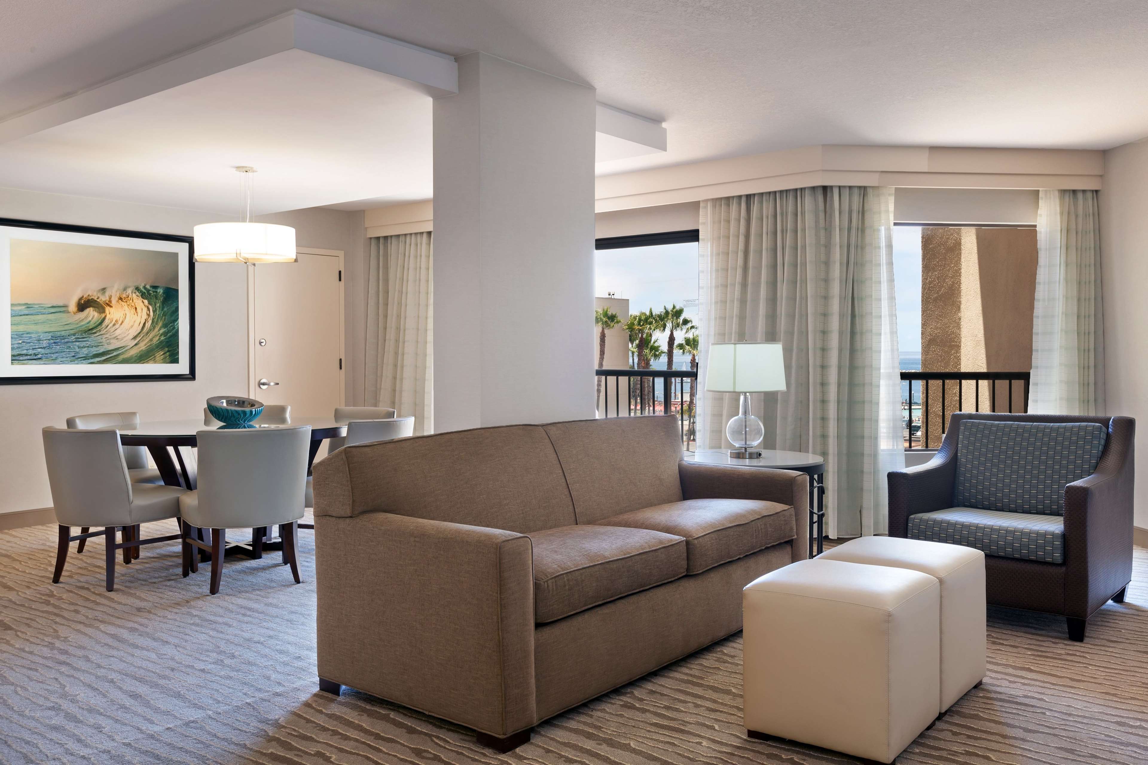 Фото Sonesta Redondo Beach & Marina