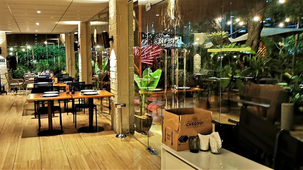 Фото Seaflats Iate Plaza Hotel