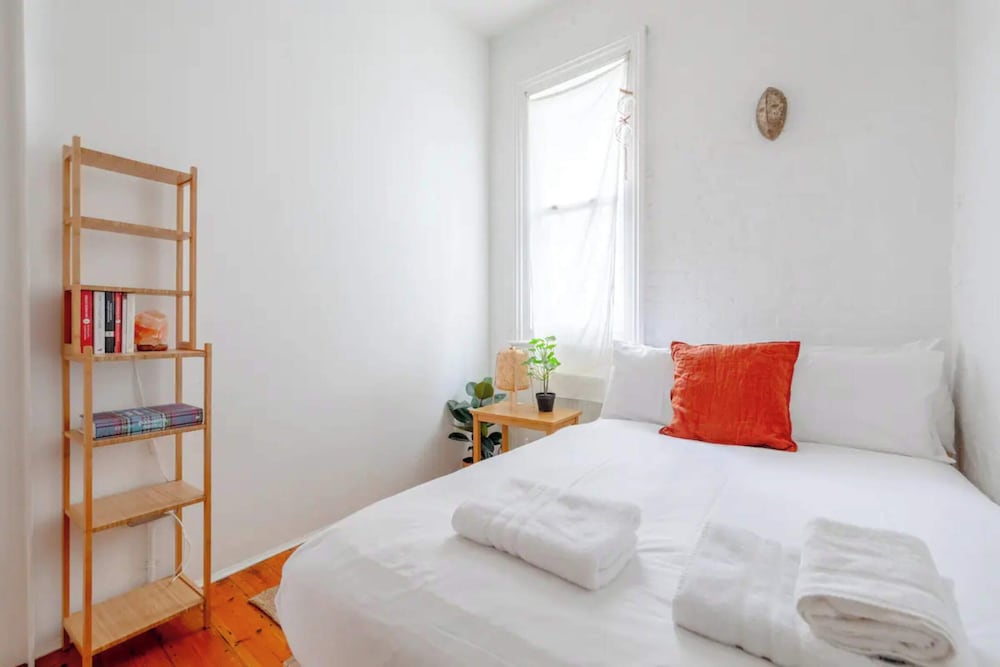 Фото Stylish & Spacious 1bd Flat - Dalston