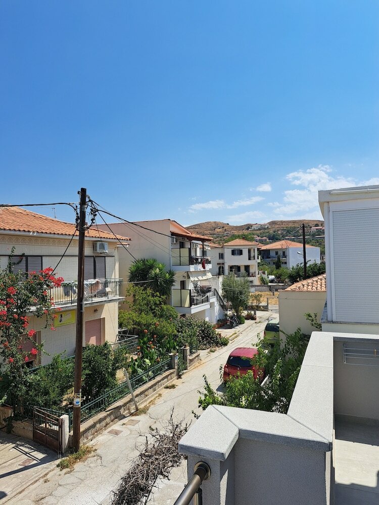 Фото Rafkon Luxury Apartments - Myrina