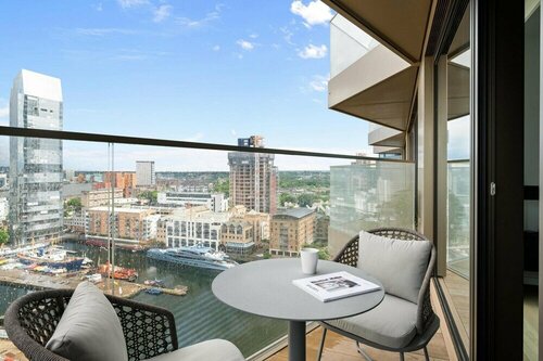 Гостиница Luxury two Bedroom Apartment in East London s Docklands в Лондоне