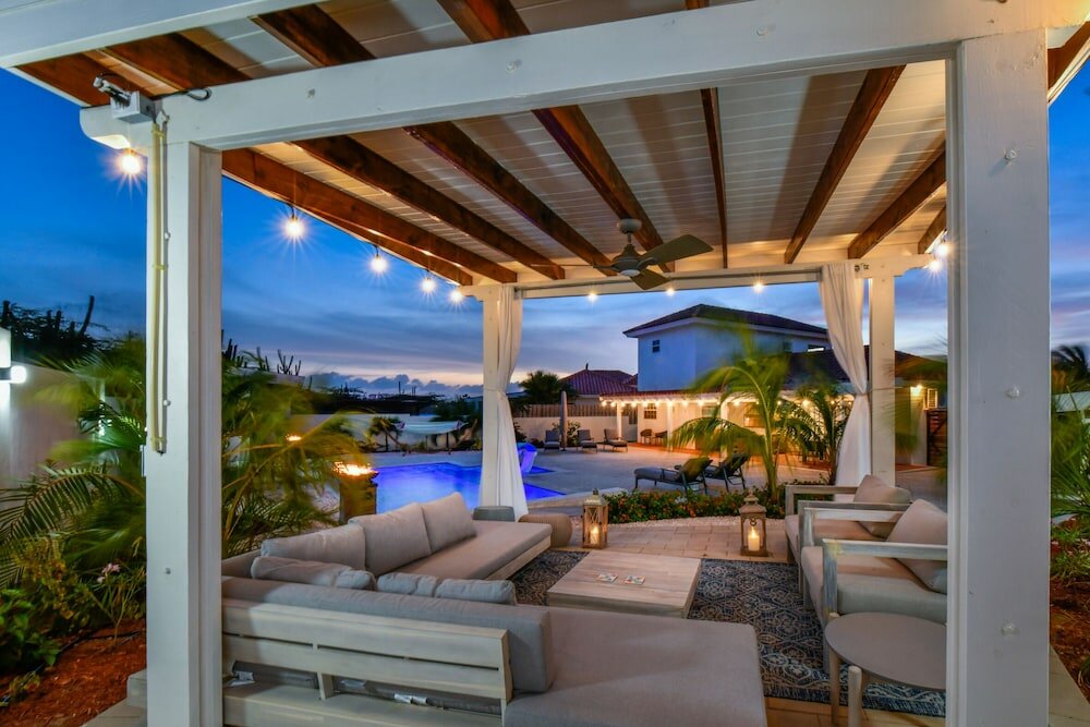 Фото New Listing Stunning Island Getaway With Pool!