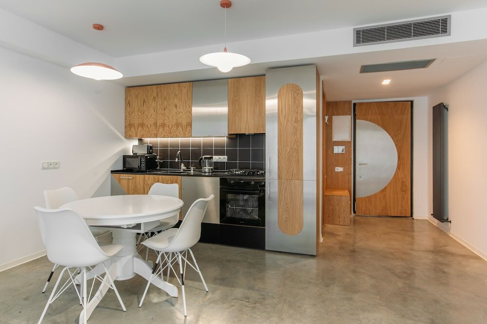 Фото Urban Apartments 17 Executive Suits