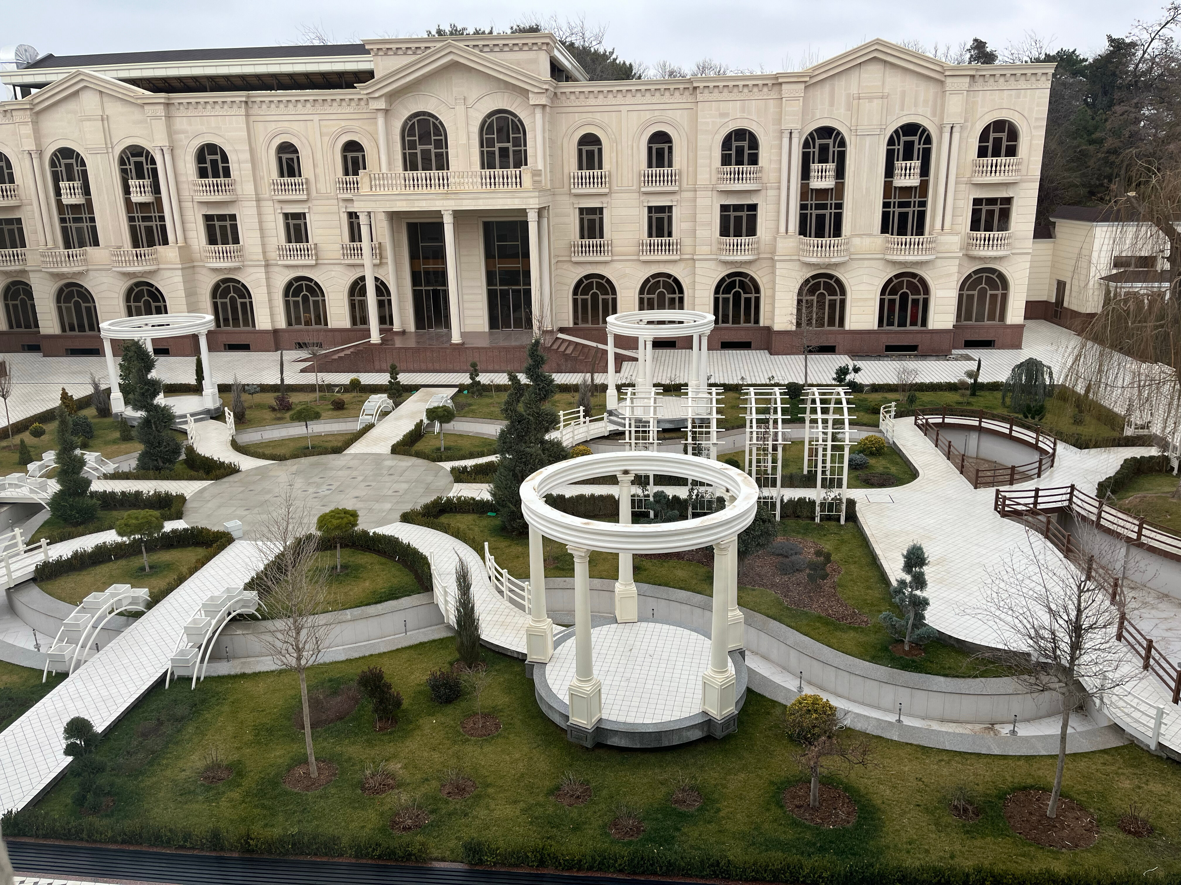 Фото Zarafshon Parkside Hotel