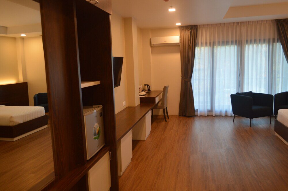 Фото Airport Avenue Hotel