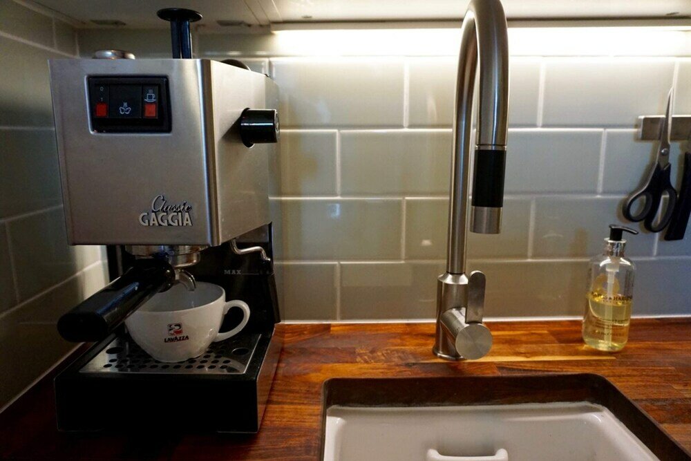 Фото Beautiful Canalside 1-bedroom Flat With Terrace