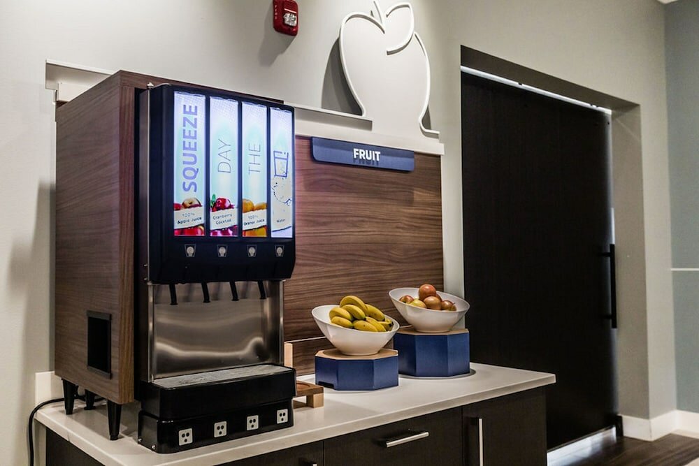 Фото Holiday Inn Express & Suites Edmonton N - St. Albert, an Ihg Hotel