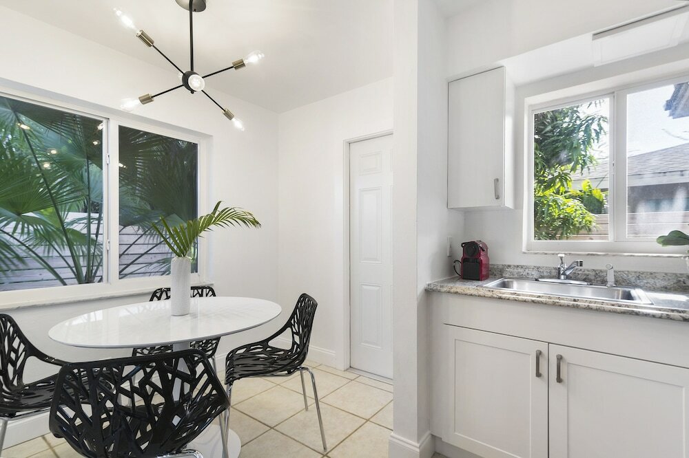 Фото Alani Bay Premium Condos