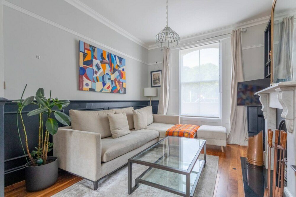 Фото Stylish 2 Bedroom Home in Islington With Garden