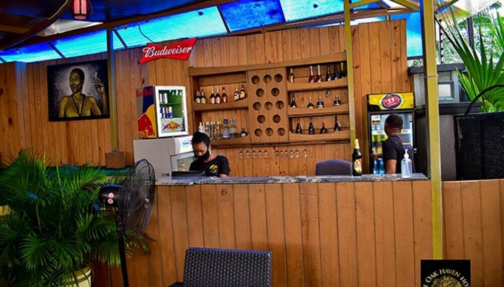 Фото Oak Havens Hotel