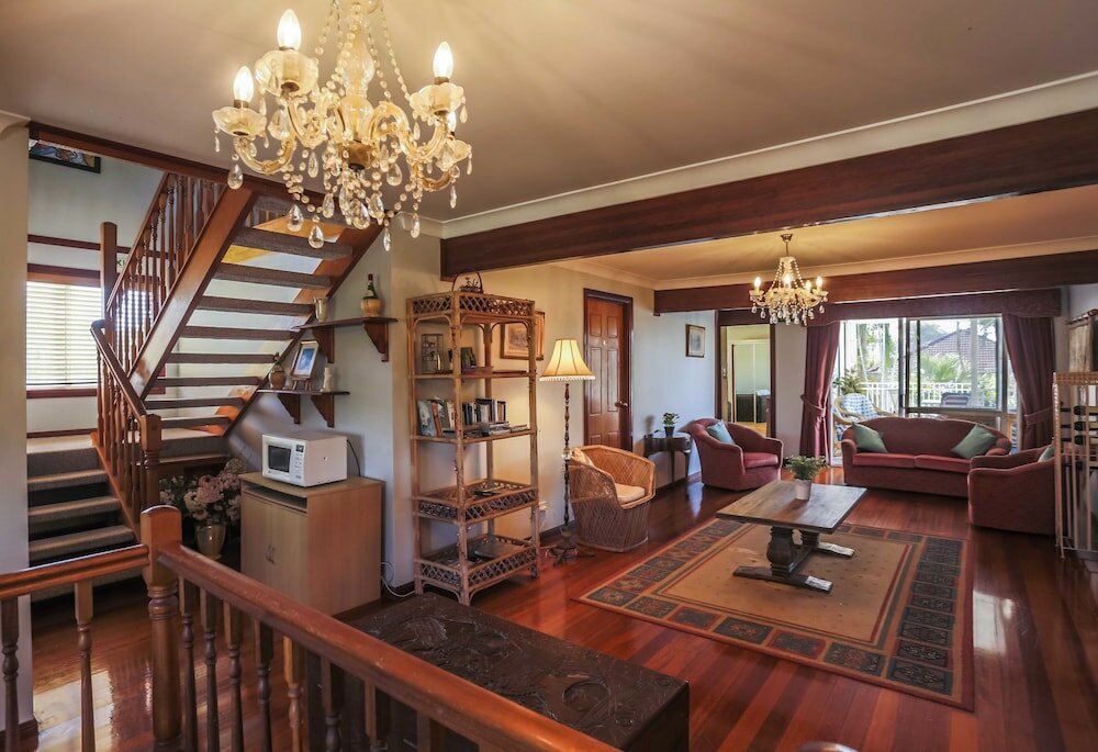 Фото Ainslie Manor B&b