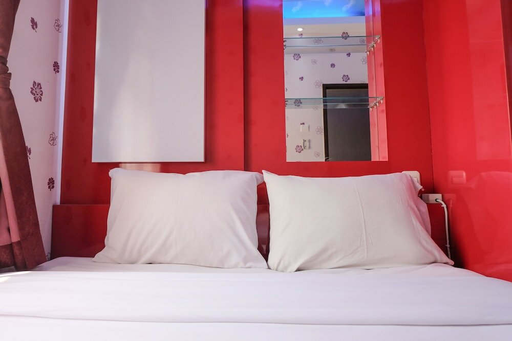 Фото Best Deal 2Br At Suites @Metro Apartment