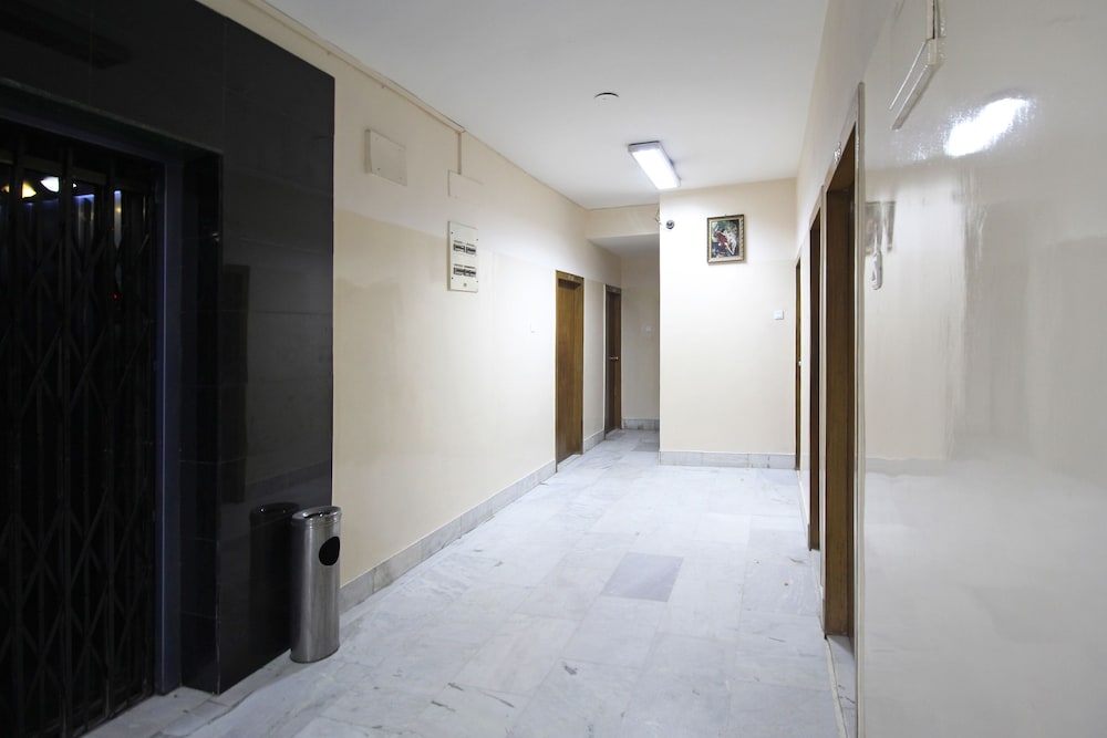 Фото Oyo 10400 Hotel The Ambassador