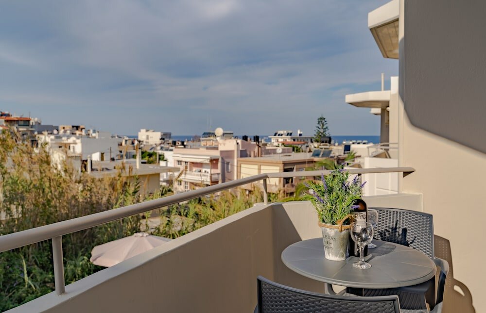 Фото Saint-Trope Studios