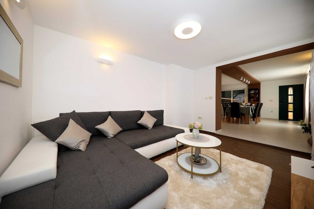 Фото Villa Skaramuca Village