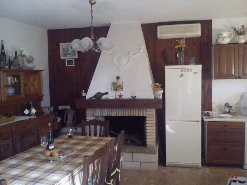 Фото Bobi - 50 m From Beach - H