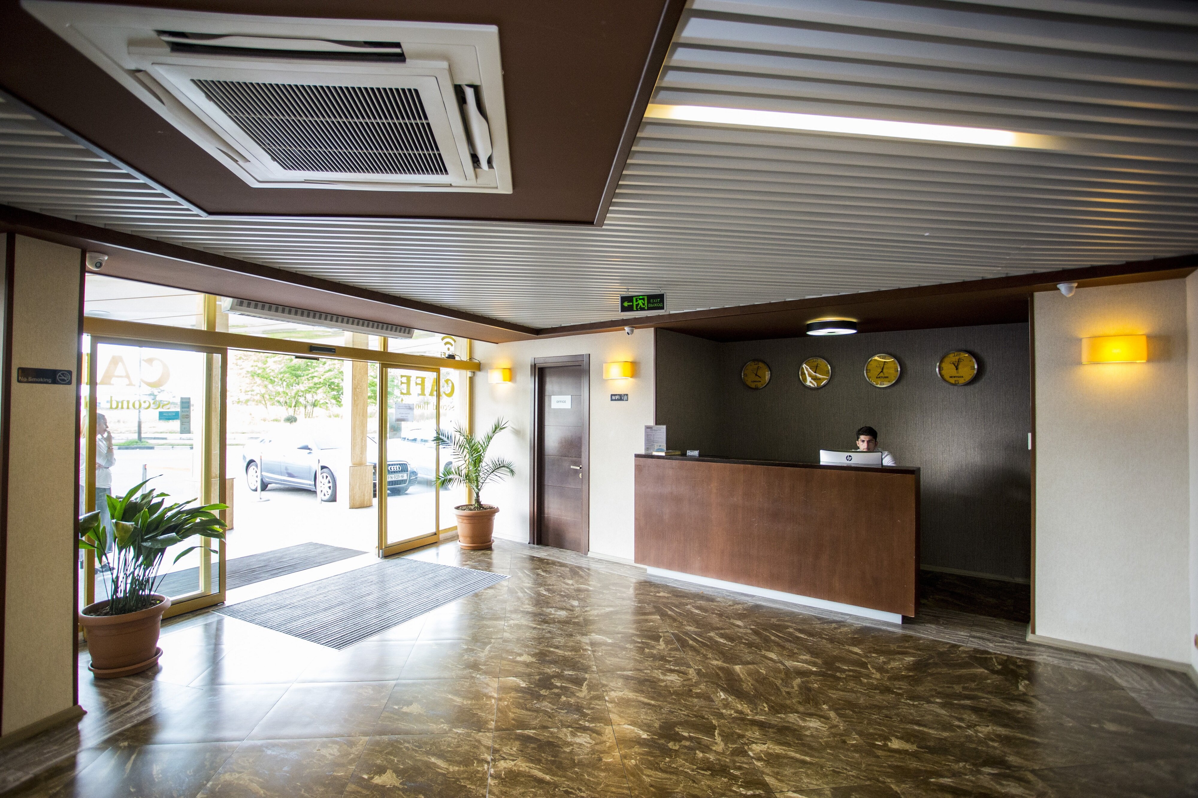 Фото Hotel Corner Inn