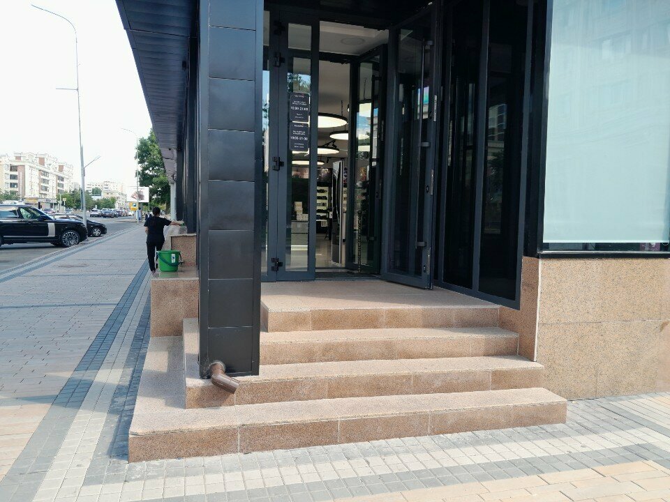 Магазин парфюмерии и косметики MonAmie, Астана, фото
