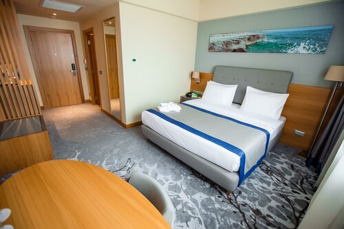 Гостиница Holiday Inn Aktau в Мангистауской области