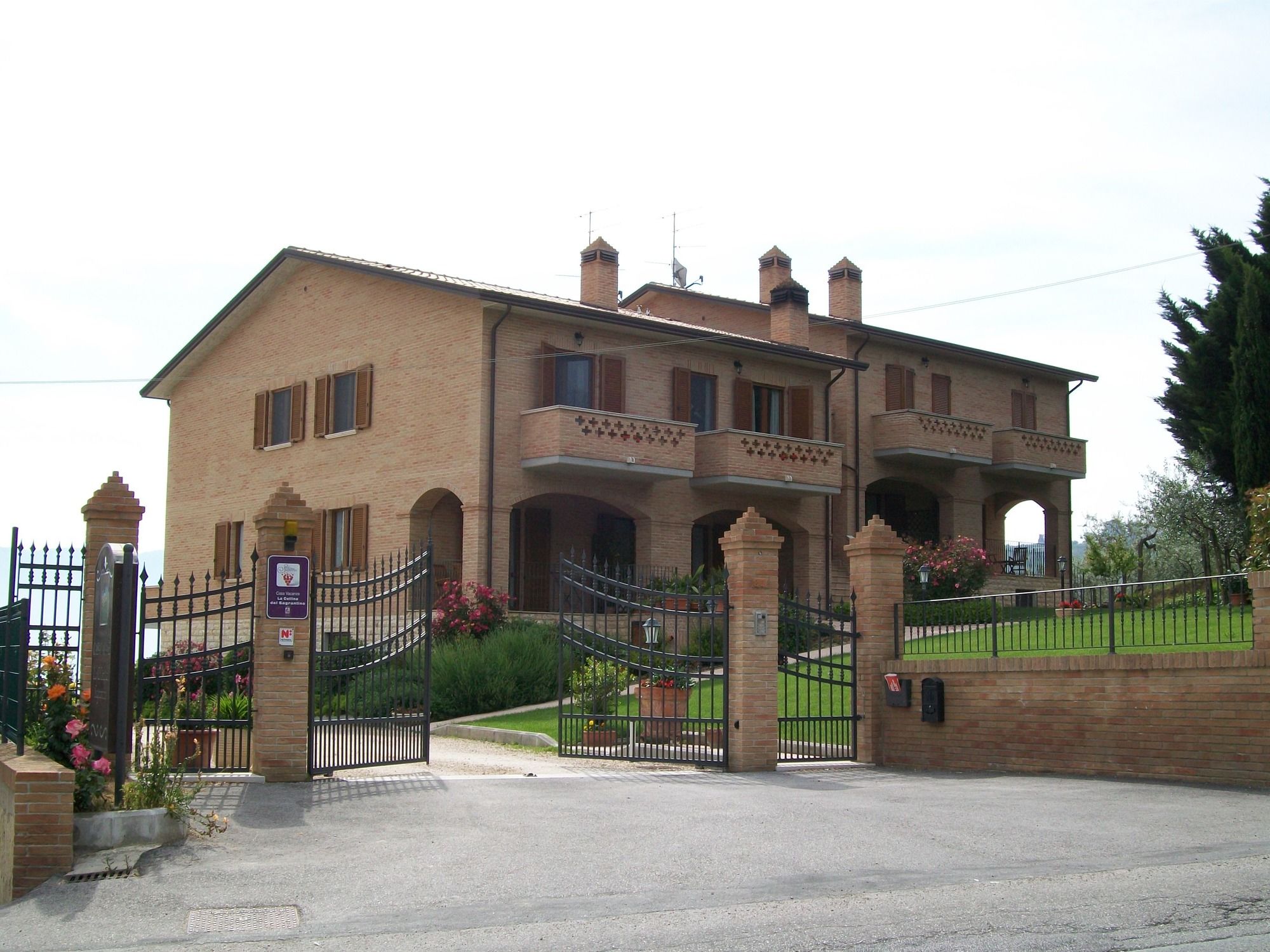 Фото B&b La Collina del Sagrantino
