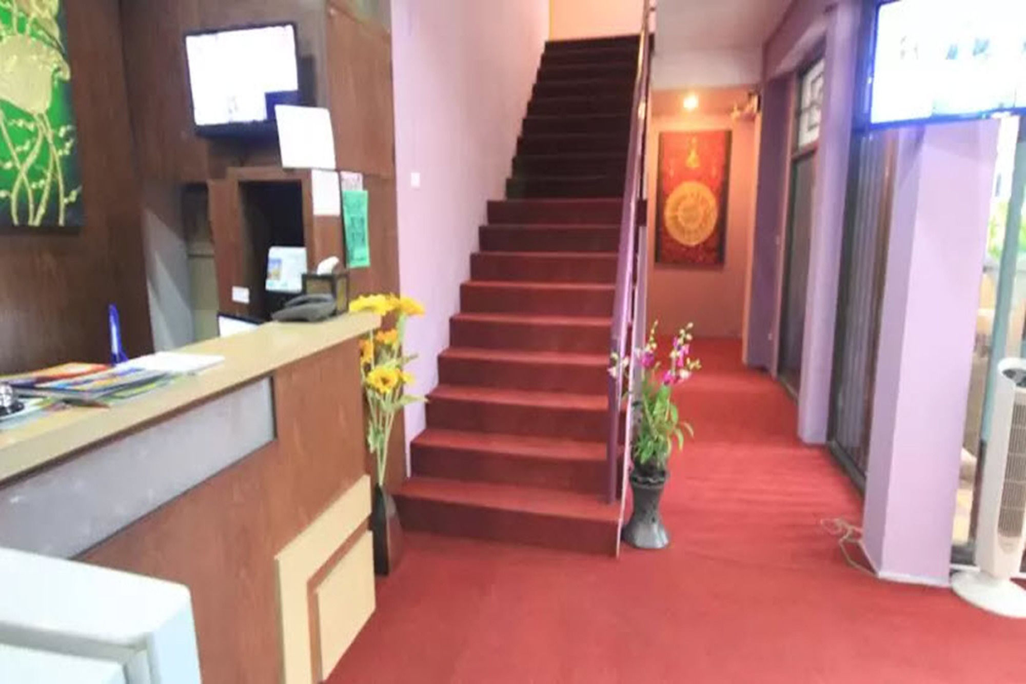 Фото Home Place Hotel