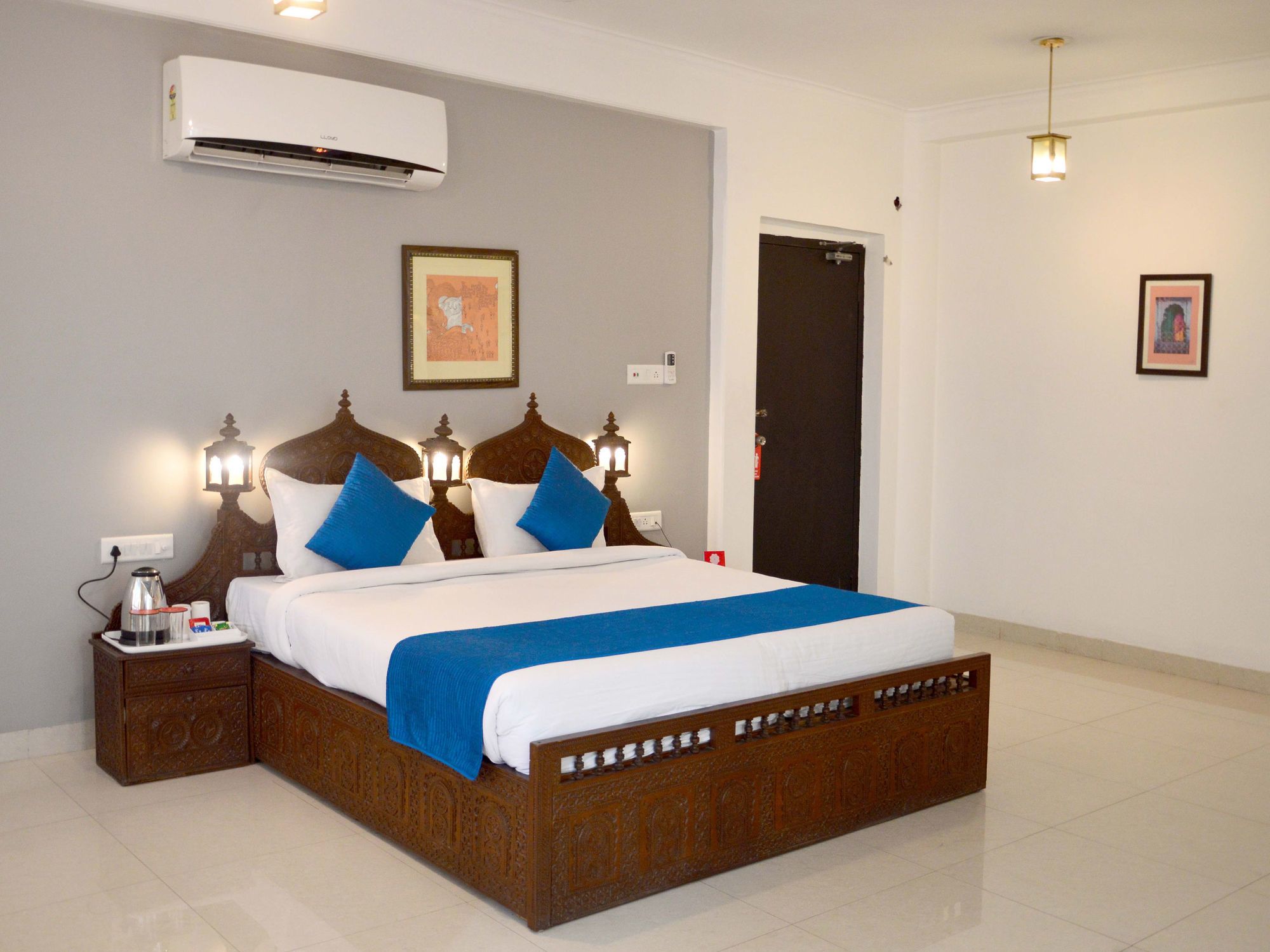 Фото Dodas Palace by ShriGo Hotels