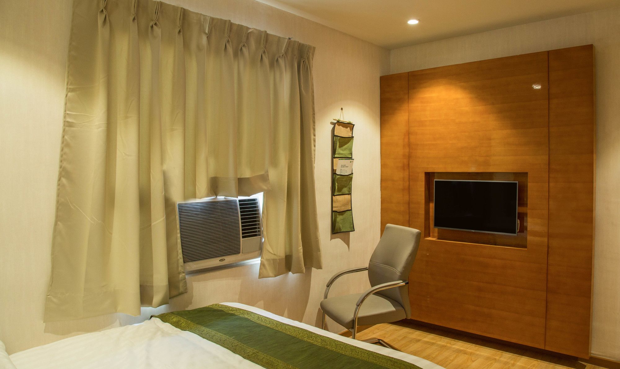 Фото Hotel Reva Regency