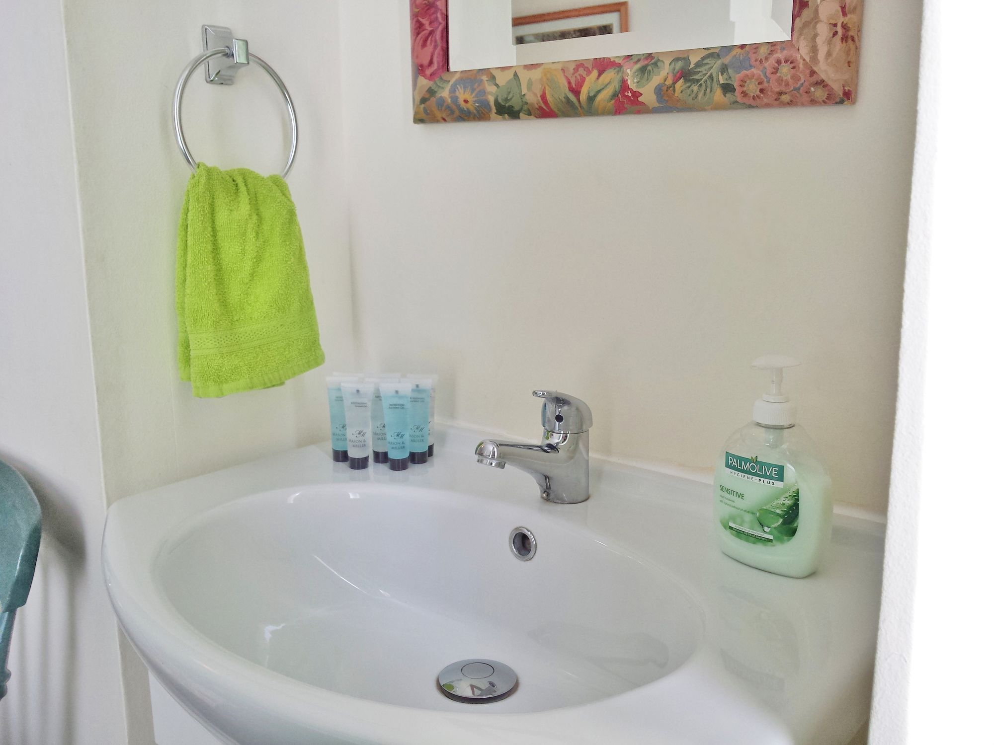 Фото The Ravensbourne Hotel