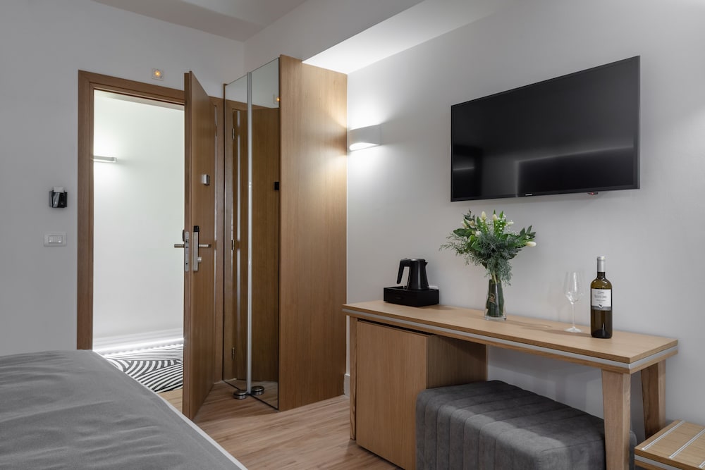 Фото Elia Ermou Athens Hotel