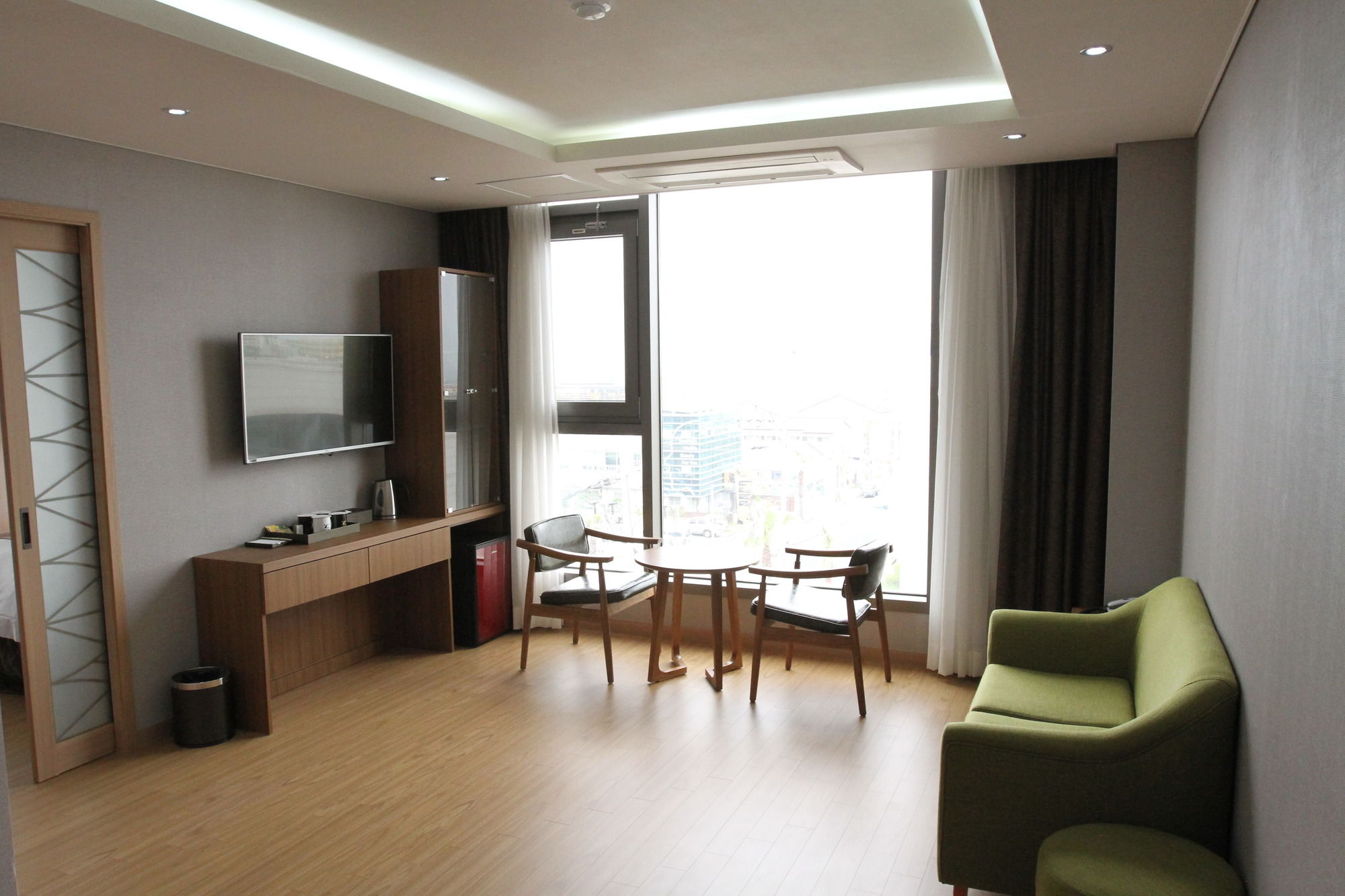 Фото Black Sands Hotel