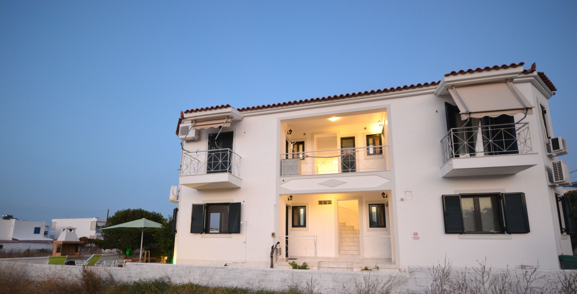 Фото Koukounari Apartments